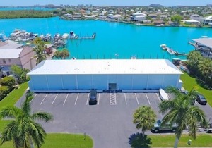 Driftwood Landing (1-Bedroom Condo) with Pool by RedAwning