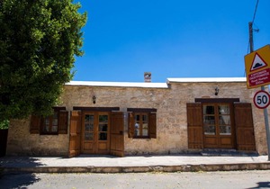Droushia Corner House