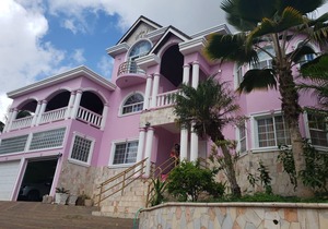 DSH Vacation Rooms & Rentals Queen