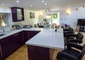 DUNSDALE LODGE, family friendly, luxury holiday cottage in Frodsham