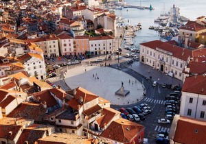 Duplex apartment with private terrace in Piran