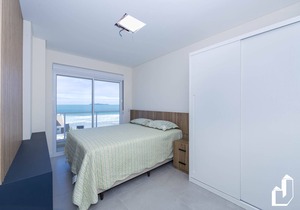 Duplex penthouse with sea view