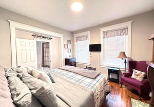 E1 Centrally located in Carytown fully fenced