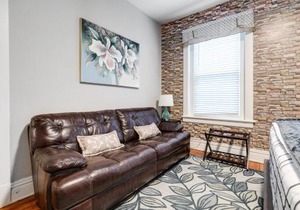 E2 Centrally located in Carytown fully fenced