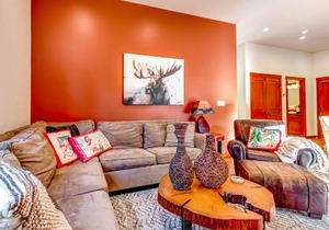 Eagle Springs East 101: Red-wing Suite