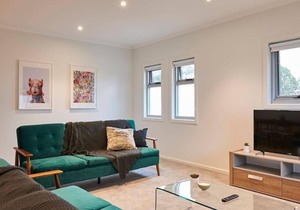Earthy And Polished 2 Bedroom Unit In Chadstone