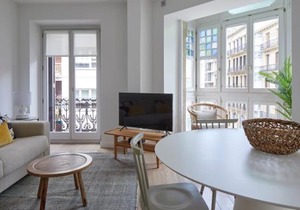 Easo Suite 2B by FeelFree Rentals