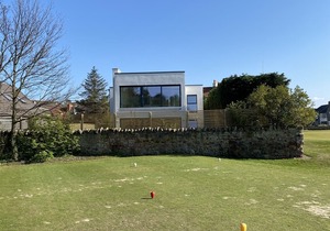 East Lothian Hideaway retreat with enclosed walled private gardens & Hot Tub