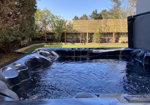 East Lothian Hideaway retreat with enclosed walled private gardens & Hot Tub