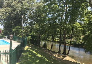 Easy Access Off The Parkway, Close to Everything!