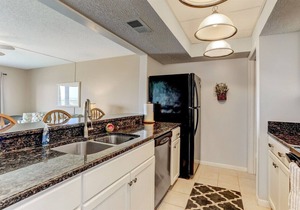 Easy Beach Access: First-Floor Paradise - Book Now
