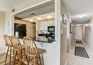 Easy Beach Access: First-Floor Paradise - Book Now