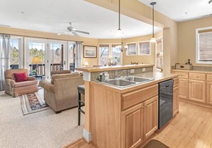 Echota Wintergreens R1622- Mountain Condo, Gated Resort, Indoor/Outdoor Pools and Hot Tub, Fitnes...