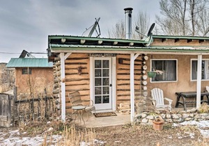 Eco Cabin w/ Hot Tub Access - 16 Mi to Taos!
