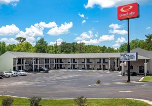 Econo Lodge Inn & Suites