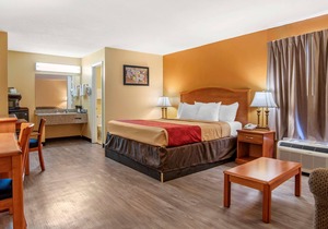 Econo Lodge Inn & Suites