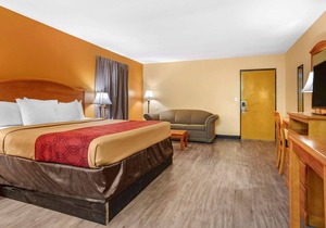 Econo Lodge Inn & Suites