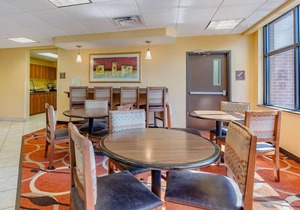 Econo Lodge Inn & Suites Fairgrounds
