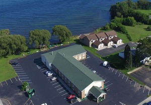 Econo Lodge on The Bay