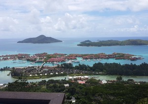Eden Island Penthouse-with Golf Cart, Wify, Sat TV&Pool
