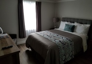 Edge of the Avalon Inn