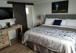Edge of the Avalon Inn