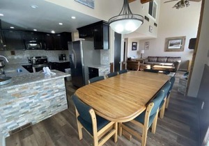 Edgewater #17 Refurbished unit with Mountain Views!