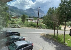Edgewater #17 Refurbished unit with Mountain Views!