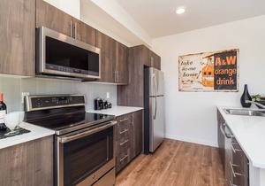 [EdisonBnBcom] Modern top-floor condo in CapHill close to restaurants & transit