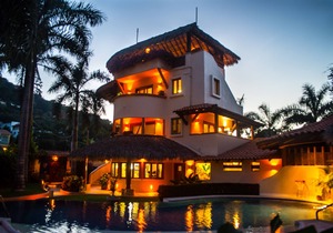 El Cedro Deluxe Suite w/Kitchenette at Villas Los Arcos by Playa La Ropa