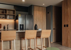 El Poblado, Medellín - Private Hot Tub & Balcony - AC-300mb- Deluxe - Wake 1015!