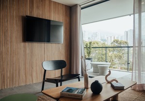 El Poblado, Medellín - Private Hot Tub & Balcony - AC-300mb- Deluxe - Wake 1015!