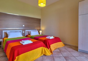 “ELEA 4” - Cozy Apartment with Swimming Pool Near the Sea