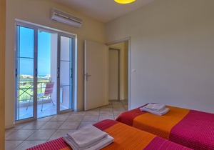 “ELEA 4” - Cozy Apartment with Swimming Pool Near the Sea