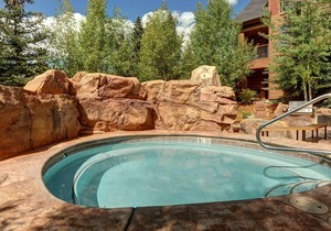 Elegant 1 Bedroom Condo with Fantastic Amenities