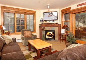 Elegant 1 Bedroom Condo with Fantastic Amenities