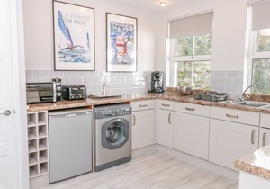 Elegant 2 Bed Central Apartment With Large Decked Terrace