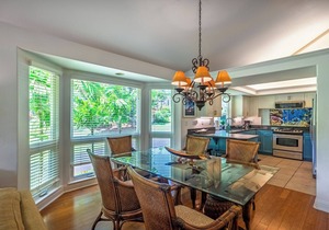 Elegant Air-Conditioned Villa by Golf Course - Near Beaches, Shopping, Dining