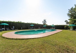 Elegant apartment with swimming pool and gym on Lake Trasimeno