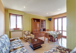 Elegant apartment with swimming pool and gym on Lake Trasimeno