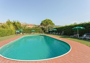 Elegant apartment with swimming pool and gym on Lake Trasimeno