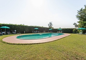 Elegant apartment with swimming pool and gym on Lake Trasimeno