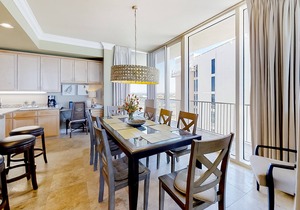 Elegant, Gulf-Front Condo w/Large Balcony, Beach Access & Shared Pool/Gym