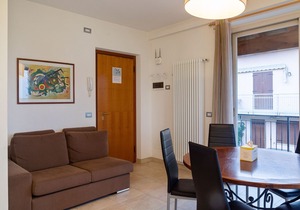 Elegant Holiday Home in Lazise with Swimming Pool near Lake