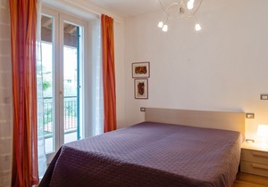 Elegant Holiday Home in Lazise with Swimming Pool near Lake