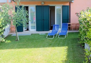 Elegant Holiday Home in Lazise with Swimming Pool near Lake