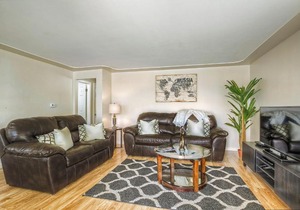 Elegant home, Convenient Access To Denver