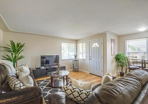 Elegant home, Convenient Access To Denver