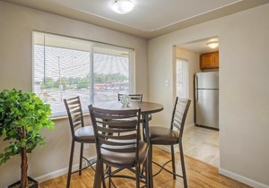 Elegant home, Convenient Access To Denver