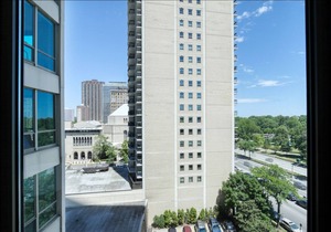 Elegant Lakeview 1BR w/Gym, Pool, 1 block to Lincoln Park, by Blueground